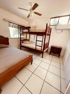 a bedroom with a bunk bed and a desk at Casa en Punta Barandua in Punta Blanca