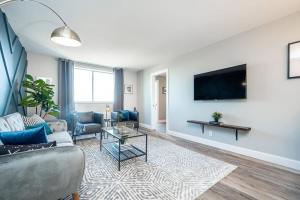 a living room with a couch and a tv at Atlanta Downtown! High Rise! Onsite Parking LM1903 in Atlanta