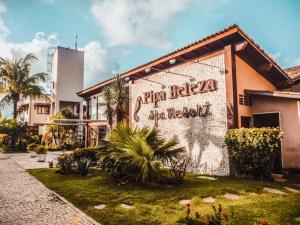 皮帕Pipa beleza SPA Resort_Chalé Duplex/Jacuzzi的侧面有标志的建筑物