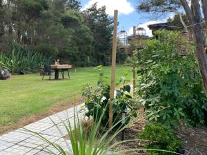 a garden with a picnic table in a park at The Perch in Houhora