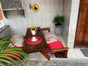 a table and a chair and a table and a table and a table at Casa charmosa com varanda.ideal para trabalho. in Niterói