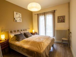 a bedroom with a large bed and a window at Gîte Trélissac, 3 pièces, 4 personnes - FR-1-616-74 in Trélissac