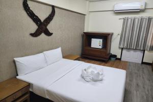 Postel nebo postele na pokoji v ubytování Kim Hotel At Bangplong