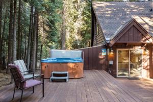 Fotografie z fotogalerie ubytování The Lazy Bear Lodge v destinaci Tahoma