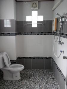 Koupelna v ubytování Samed Thanee