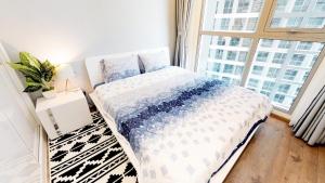 Łóżko lub łóżka w pokoju w obiekcie Jessie Saigon Apartment - Vinhome Central Park