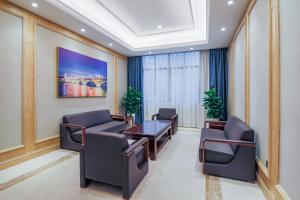 a waiting room with couches and a table at The Skytel Shenzhen Shekou in Shenzhen