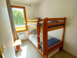 two bunk beds in a small room with a window at Appartement Saint-François-Longchamp, 3 pièces, 6 personnes - FR-1-635-134 in Saint-François-Longchamp