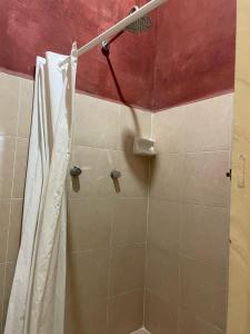 Koupelna v ubytování La Casa del Kéej Hostel + 37 fotografií