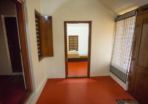 Postel nebo postele na pokoji v ubytování Ocean View Beach Villa Varkala by VOYE HOMES