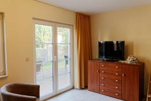 TV a/nebo společenská místnost v ubytování Haus "Gelbensander Forst" GM 69907