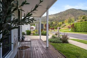 Nespecifikovaný výhled na hory nebo výhled na hory při pohledu z prázdninového domu