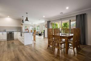 Kuchyň nebo kuchyňský kout v ubytování Kate's Cottage