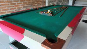 a pool table with cue balls and chopsticks on it at shevabrajot in Pasto
