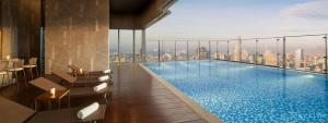 Der Swimmingpool an oder in der Nähe von Skyline View Residences at Landmark 81