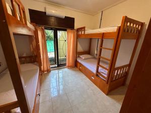Postel nebo postele na pokoji v ubytování Rodin Bali Hostel