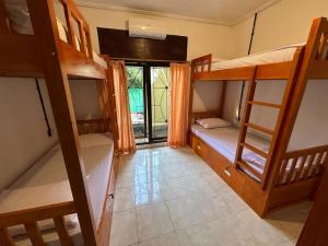 Postel nebo postele na pokoji v ubytování Rodin Bali Hostel