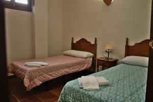 Postel nebo postele na pokoji v ubytování Castillo con piscina en plena Sierra Calderona + 28 fotografií