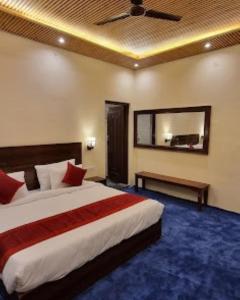 Кровать или кровати в номере Kashi Retreat , Dewar