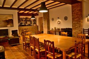 Zona de estar de Masia de San Juan - castillo con piscina en plena Sierra Calderona