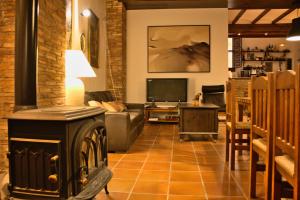 Zona de estar de Masia de San Juan - castillo con piscina en plena Sierra Calderona