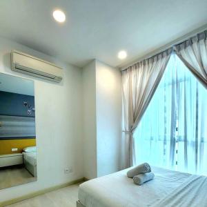 Voodi või voodid majutusasutuse Modern Suite in Penang Island toas
