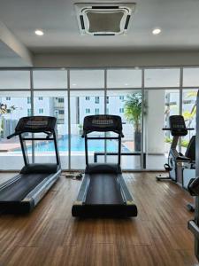 Spordikeskus ja/või sportimisvõimalused majutusasutuses Modern Suite in Penang Island