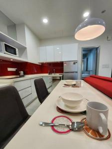 Köök või kööginurk majutusasutuses Modern Suite in Penang Island