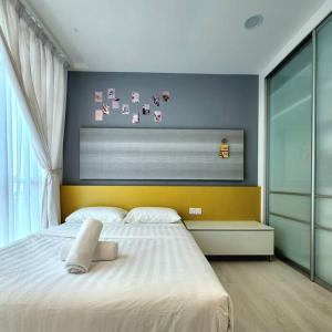 Modern Suite in Penang Island 객실 침대