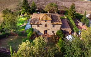 an aerial view of a large stone house at Relais La Martina in Pietraviva