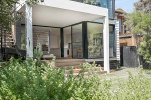 Zahrada ubytování Ti Tree House - Live like a Bonbeach Local