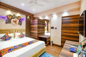 Postel nebo postele na pokoji v ubytování FabHotel Prime Jalsa - Nr Axis Mall