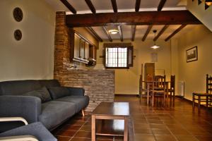 Zona de estar de Masia de San Juan - castillo con piscina en plena Sierra Calderona