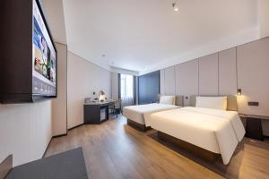 Postel nebo postele na pokoji v ubytování Atour Hotel Guangzhou Baiyun Jiahe Hebian