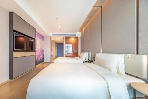 Μια τηλεόραση ή/και κέντρο ψυχαγωγίας στο Atour Hotel Shenzhen Longgang Buji Lilang