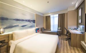 Letto o letti in una camera di Atour Hotel Foshan Nanhai Qiandeng Lake Guicheng