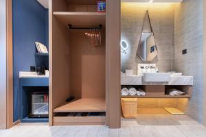 Ένα μπάνιο στο Atour Hotel Shenzhen Longgang Buji Lilang