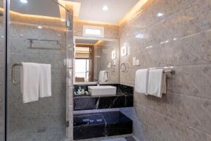 Deluxe King Room with Pool View