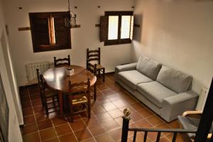 Zona de estar de Masia de San Juan - castillo con piscina en plena Sierra Calderona