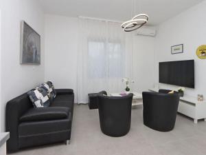 Televízia a/alebo spoločenská miestnosť v ubytovaní Lovely apartment in Krk