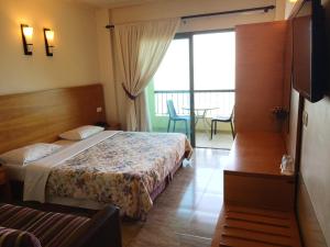 Postel nebo postele na pokoji v ubytování Victory Byblos Hotel & Spa