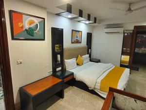 Кровать или кровати в номере Taj Residency