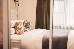 Postel nebo postele na pokoji v ubytování Drifting Sands Beachfront Retreat