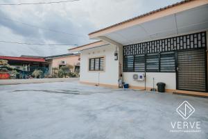 a house with a parking lot in front of it at Ipoh Fumei 2R2B House 1 by Verve Pasir Pinji in Ipoh
