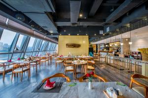 A restaurant or other place to eat at Atour S Hotel Guangzhou Beijing Road Tianzi Wharf