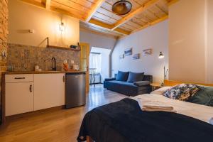 a kitchen and a living room with a bed in a room at Pokoje gościnne Siodemka in Zakopane