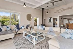 BELLE VUE BEACH HOUSE的休息区