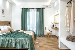 A bed or beds in a room at Stathis Studios II