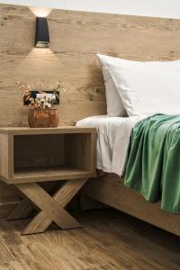 A bed or beds in a room at Stathis Studios II
