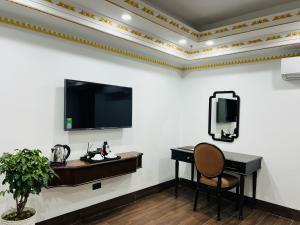 TV a/nebo společenská místnost v ubytování Trung Huyền Hotel